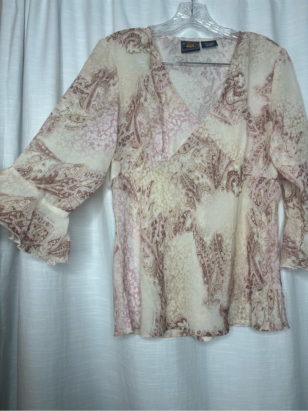 Route 66 Women’s Cream and Mauve Paisley V-Neck Blouse - Picture 3 of 4